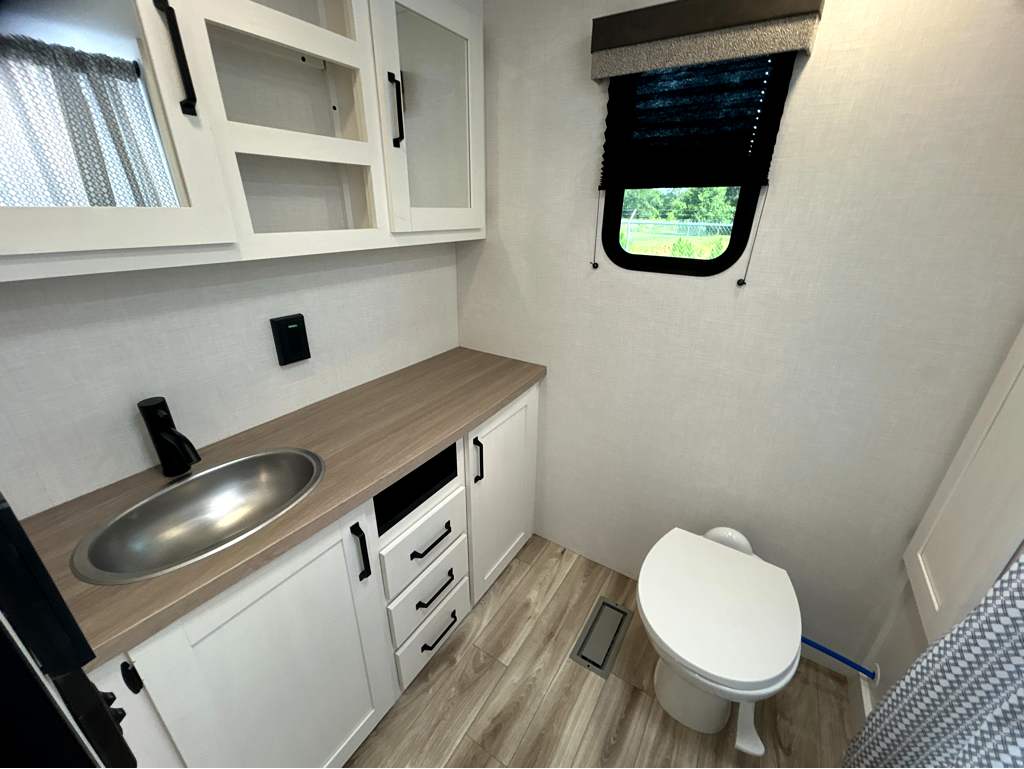 2027 VENTURE RV SIENNA 251VRB - Image 26