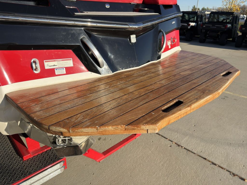 2019 MasterCraft XT22 - Image 12