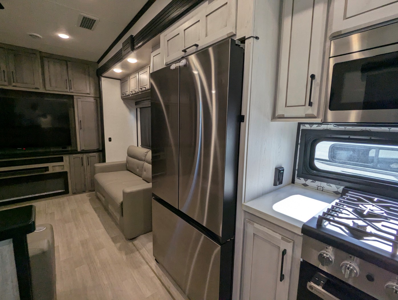 2023 KZ RV Durango Gold G360REQ - Image 24