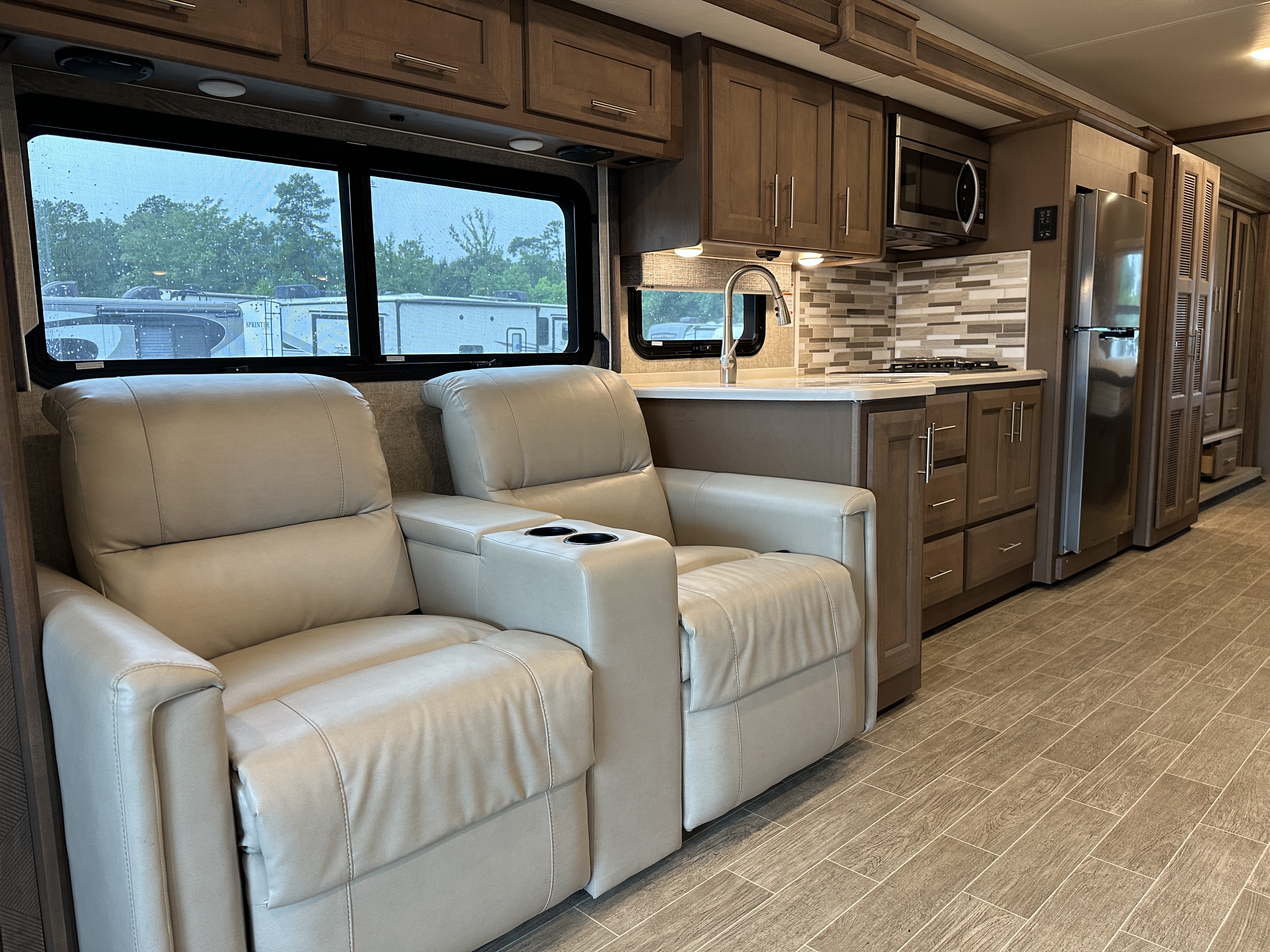 2022 THOR MOTOR COACH MIRAMAR 35.2 - Image 10