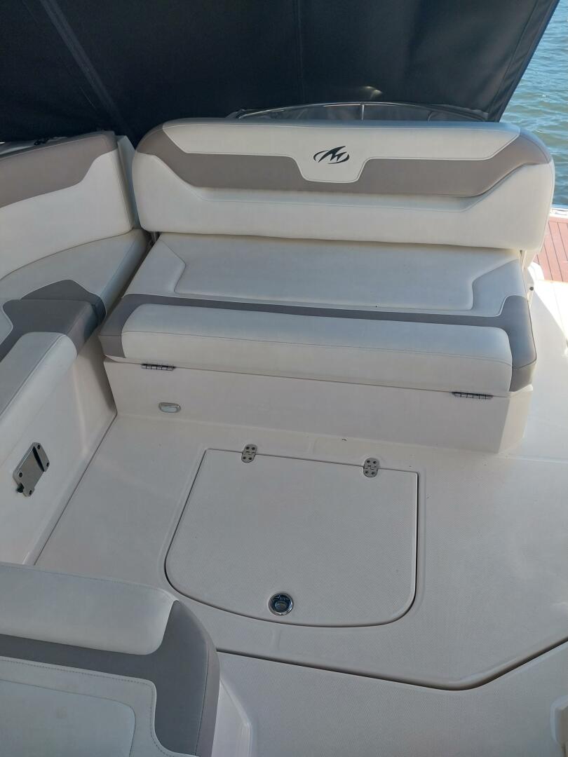 2011 Monterey 340 Sport Yacht - Image 6