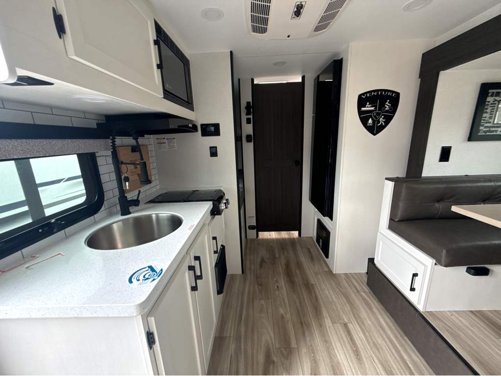 2026 VENTURE RV SPORTTREK STINGER 161VUD - Image 17