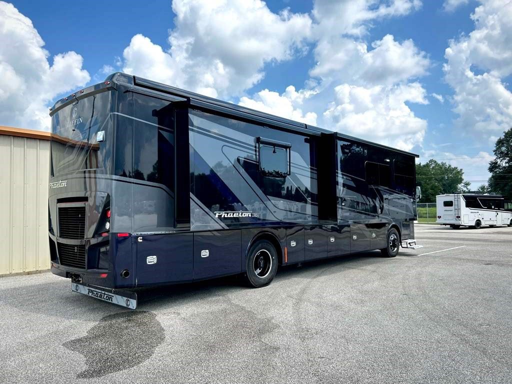 2026 TIFFIN PHAETON 40 IH - Image 7