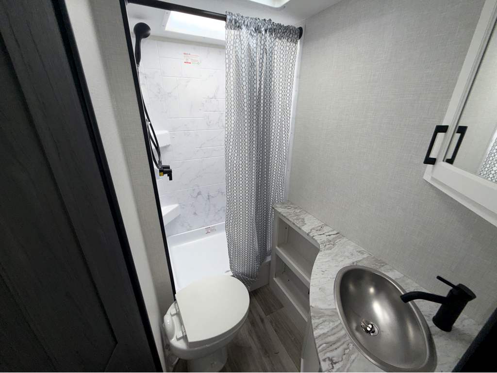2026 VENTURE RV STRATUS 302VBH - Image 23
