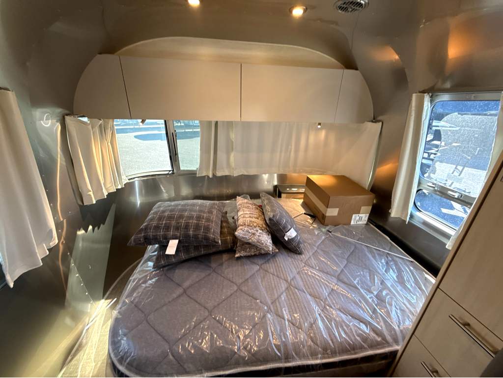 2026 AIRSTREAM FLYING CLOUD 25FBQ - Image 21