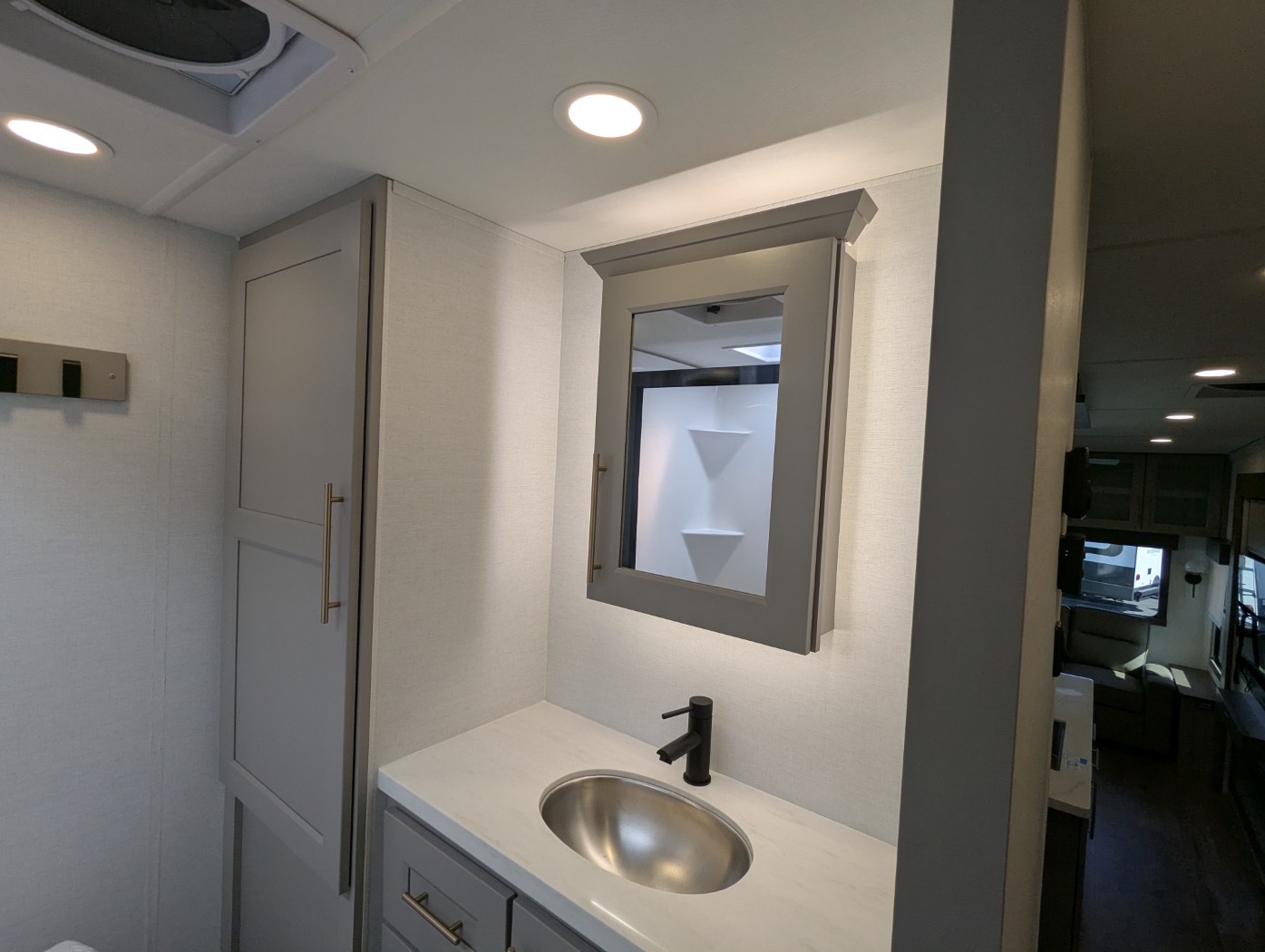 2026 Alliance RV Paradigm 340RL - Image 19