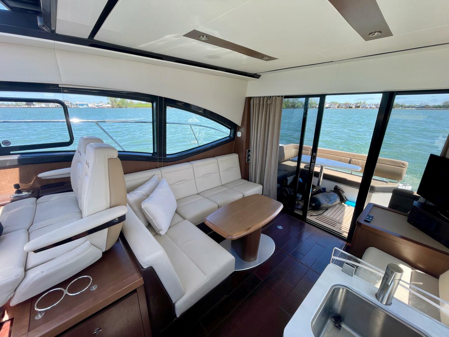 2017 Sea Ray 400 Sundancer - Image 31