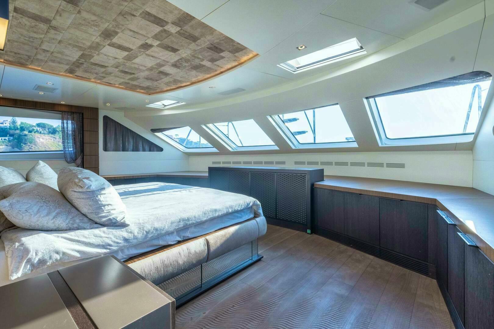 2015 Benetti Benetti Classic 121 - Image 33