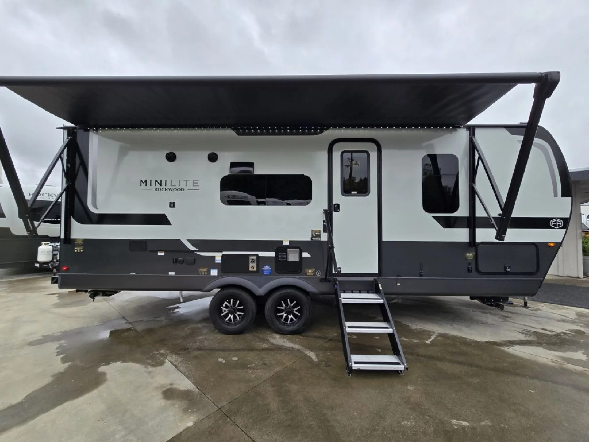 2026 FOREST RIVER ROCKWOOD MINI LITE 2520BH - Image 5
