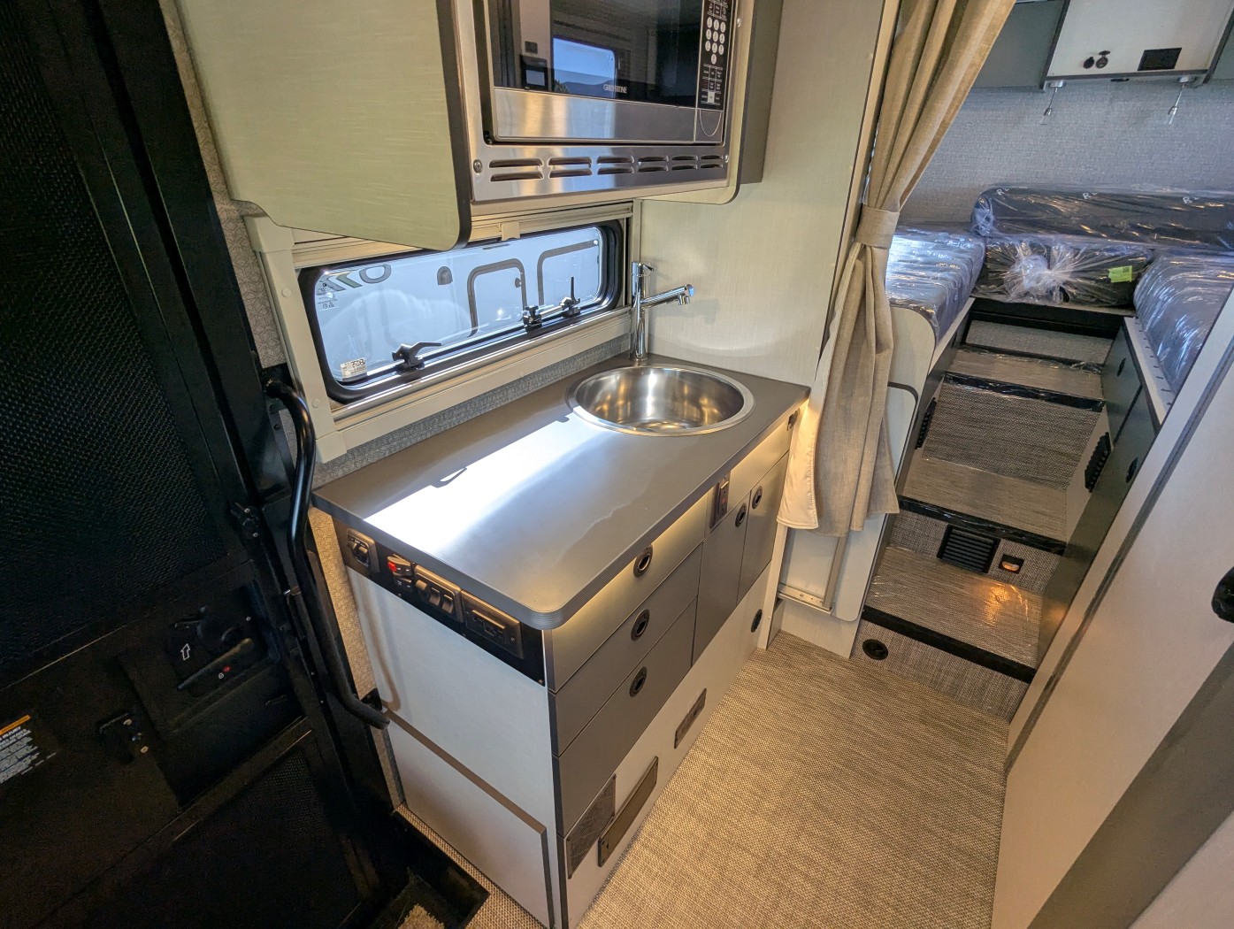 2026 Winnebago EKKO Sprinter 23B AWD - Image 12