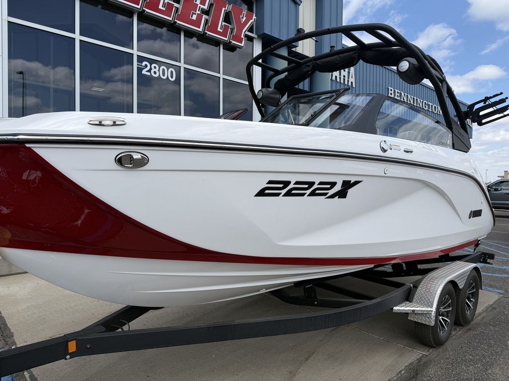 2026 Yamaha Boats 222XD - Image 2