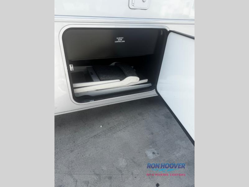 2022 WINNEBAGO 30T - Image 6