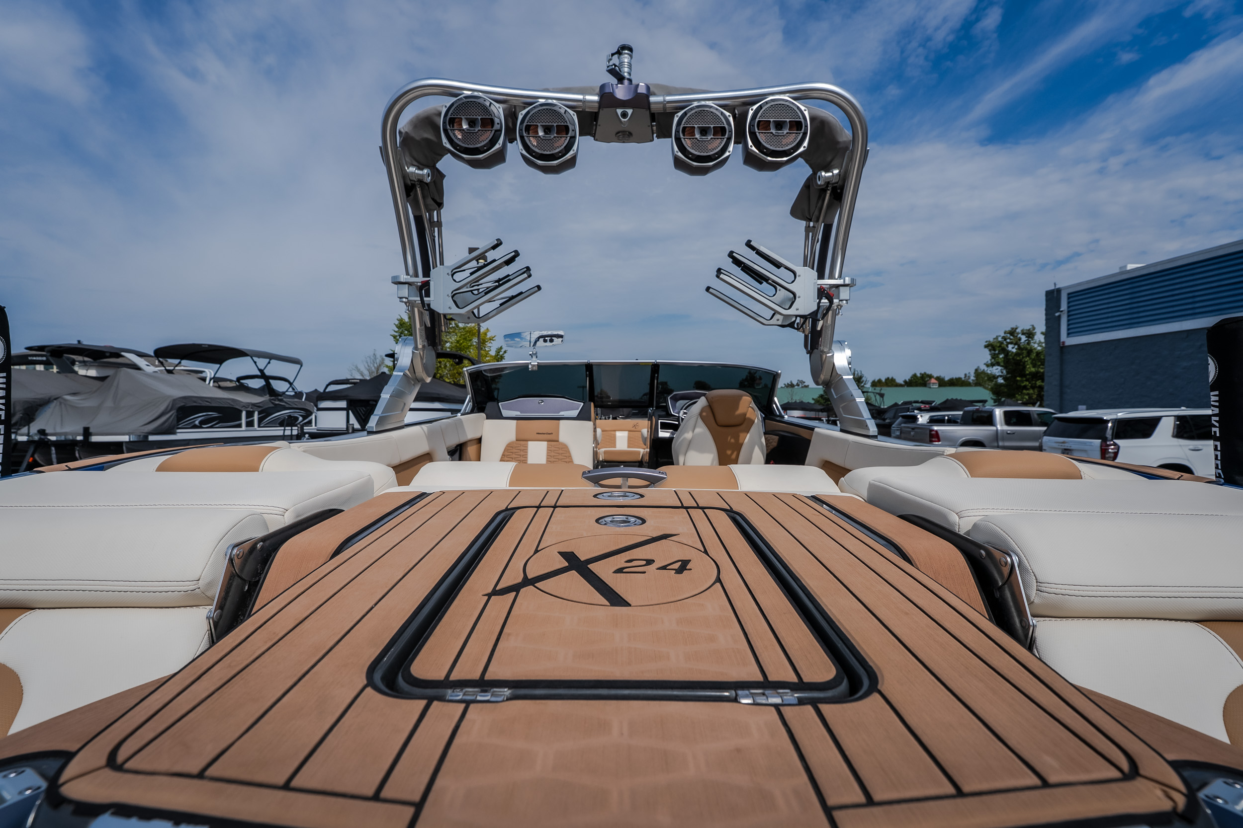 2021 MasterCraft X24 - Image 17