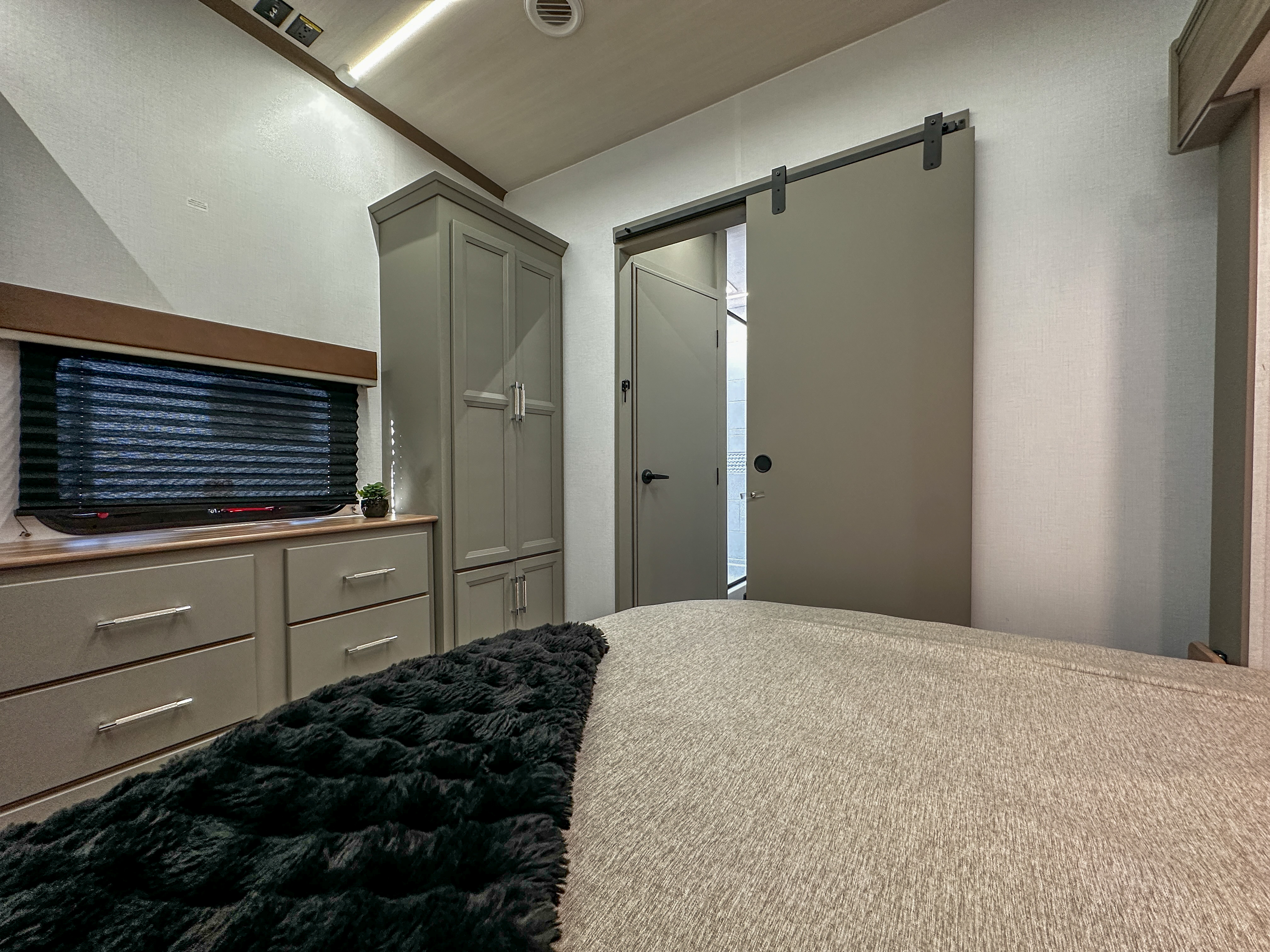 2026 Keystone Sprinter 3800FLB - Image 18