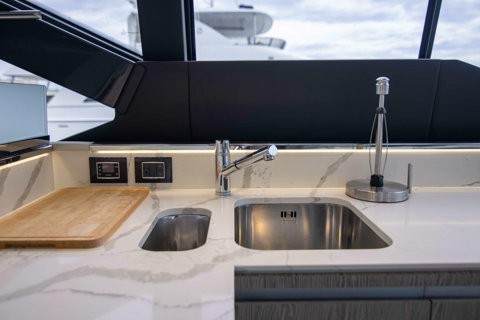 2019 Azimut S7 - Image 19