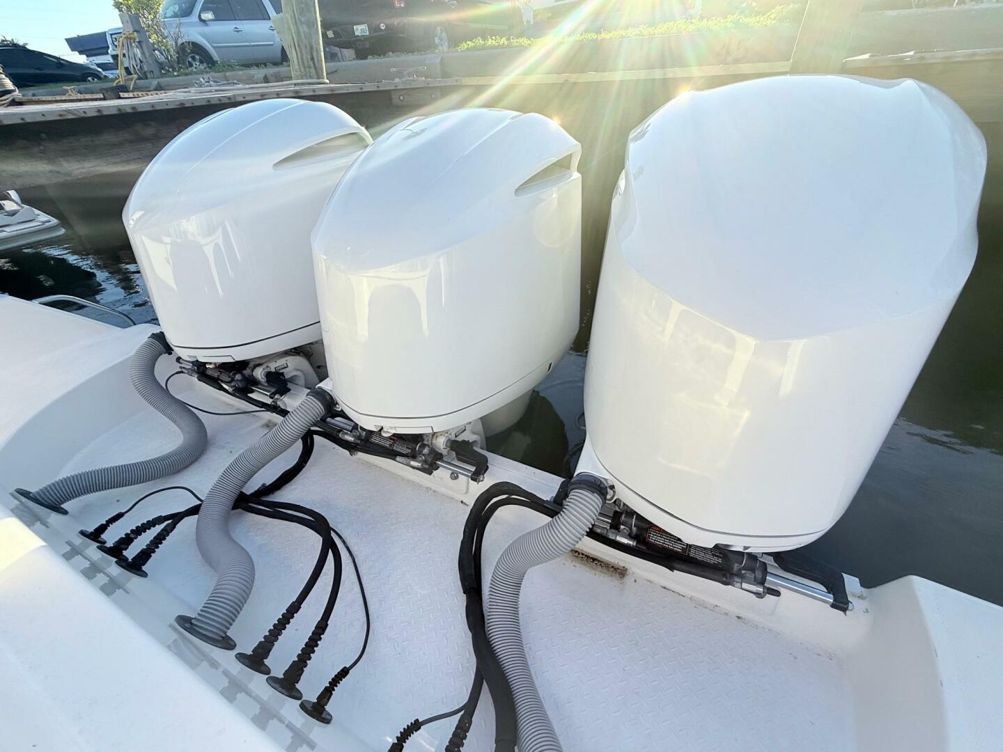2014 Everglades 355 Center Console - Image 30