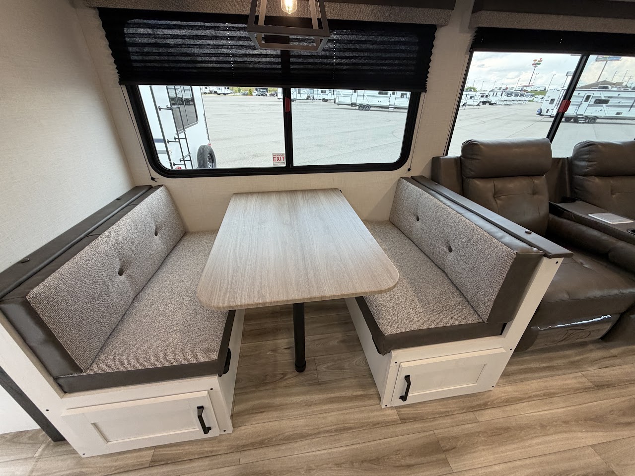 2027 VENTURE RV SIENNA 293VIK - Image 17