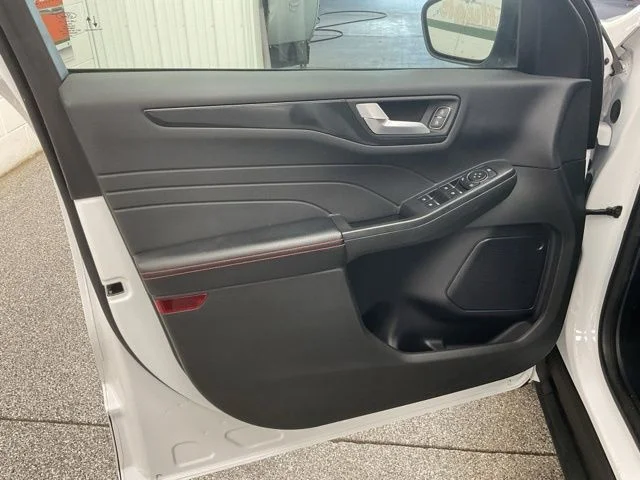 2023 Ford Escape Utility 4D ST Line 2WD - Image 11