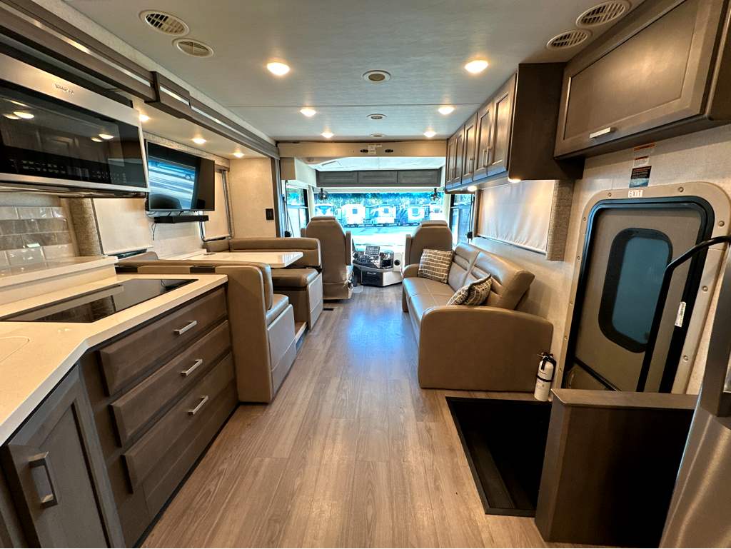 2023 THOR MOTOR COACH PALAZZO 37.6 - Image 21