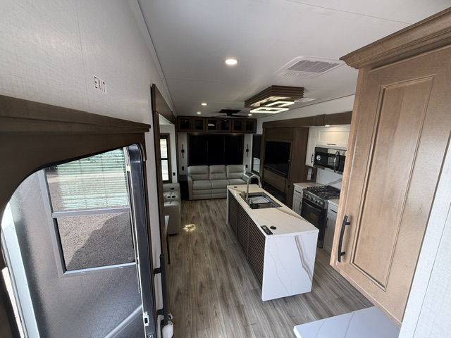 2027 Keystone Montana 3100RL - Image 28