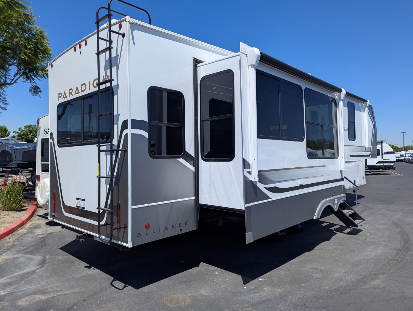 2026 Alliance RV Paradigm 340RL - Image 5