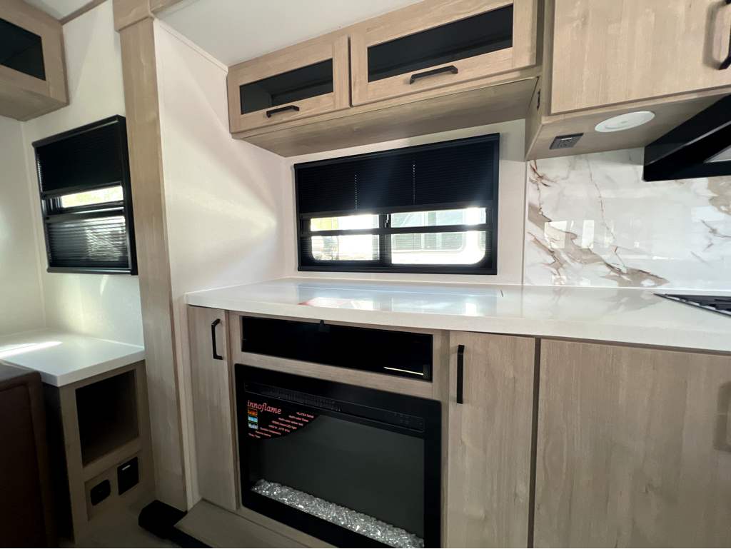 2026 GRAND DESIGN IMAGINE 2970RL - Image 9