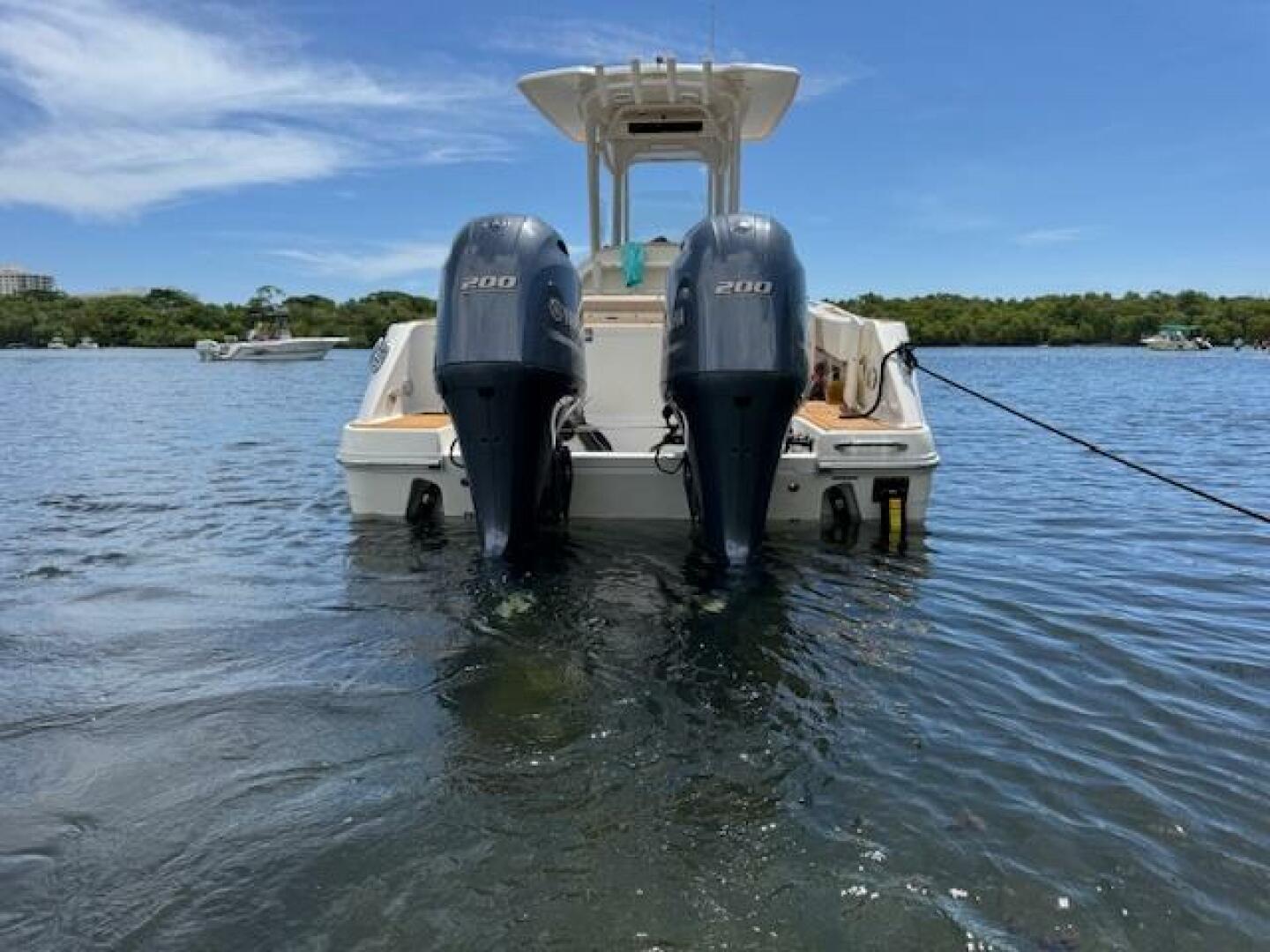 2021 Robalo R242 Center Console Base - Image 2