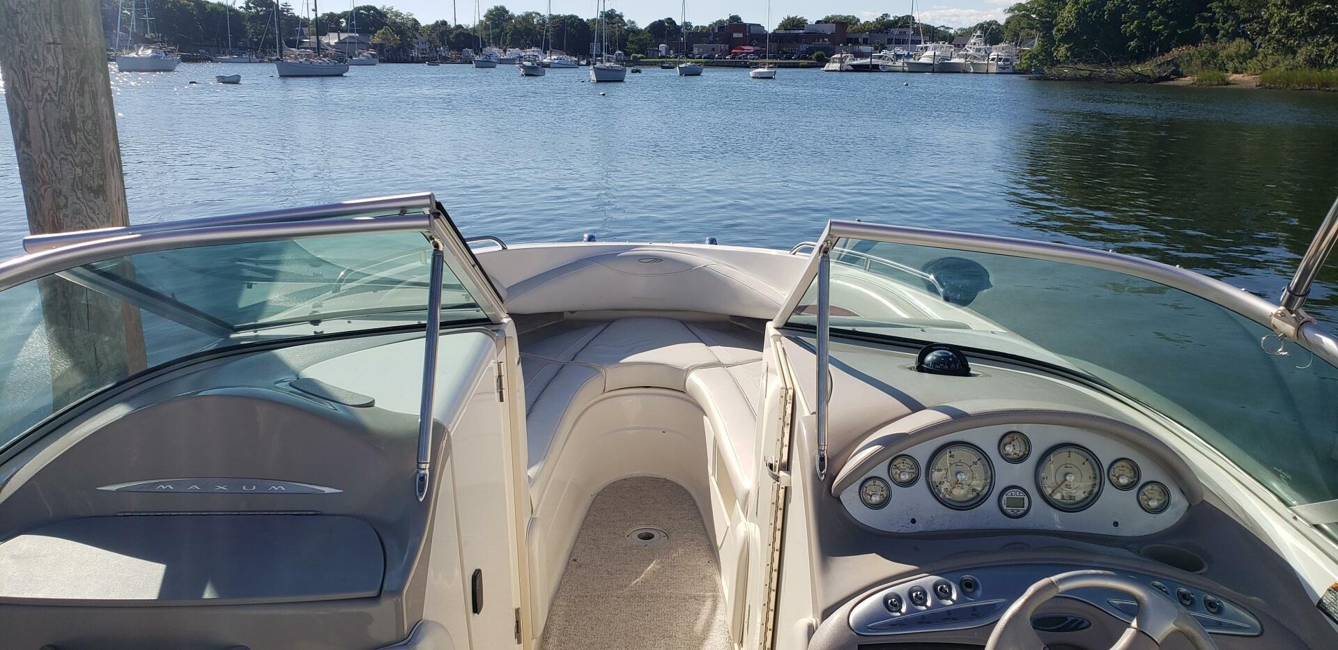 2004 Maxum 2400 SCR Base - Image 2
