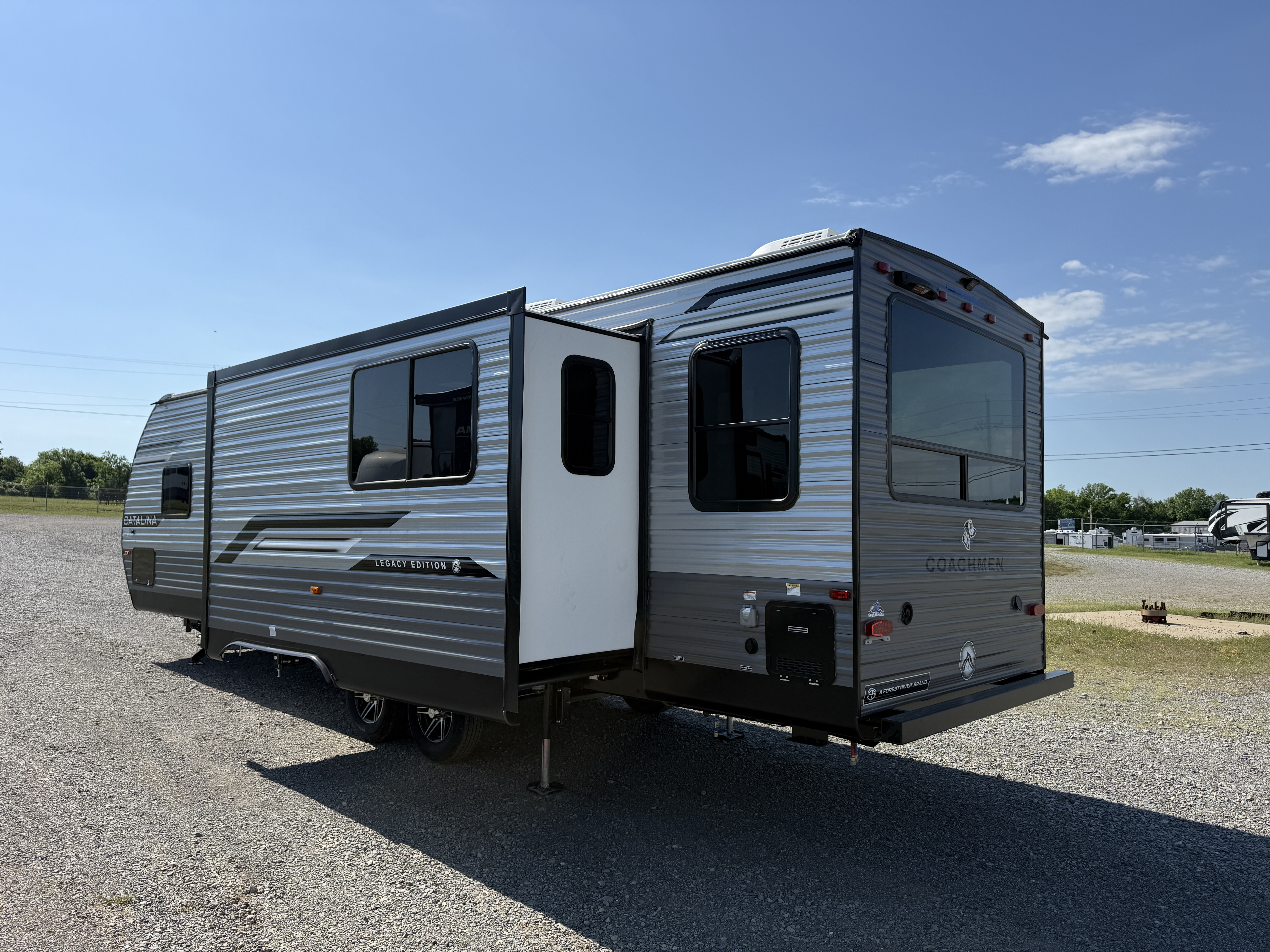 2026 Coachmen Catalina Legacy Edition 283RNR - Image 5