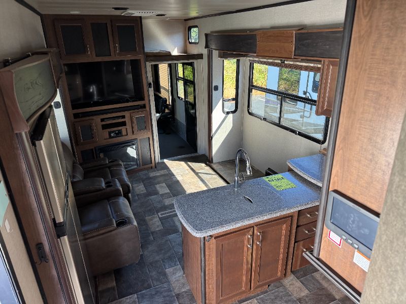 2017 Keystone Fuzion 414 - Image 30