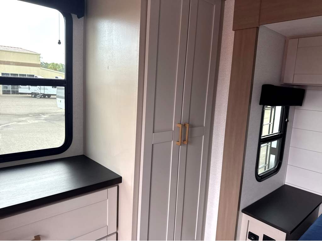 2027 JAYCO JAY FEATHER 26FK - Image 9