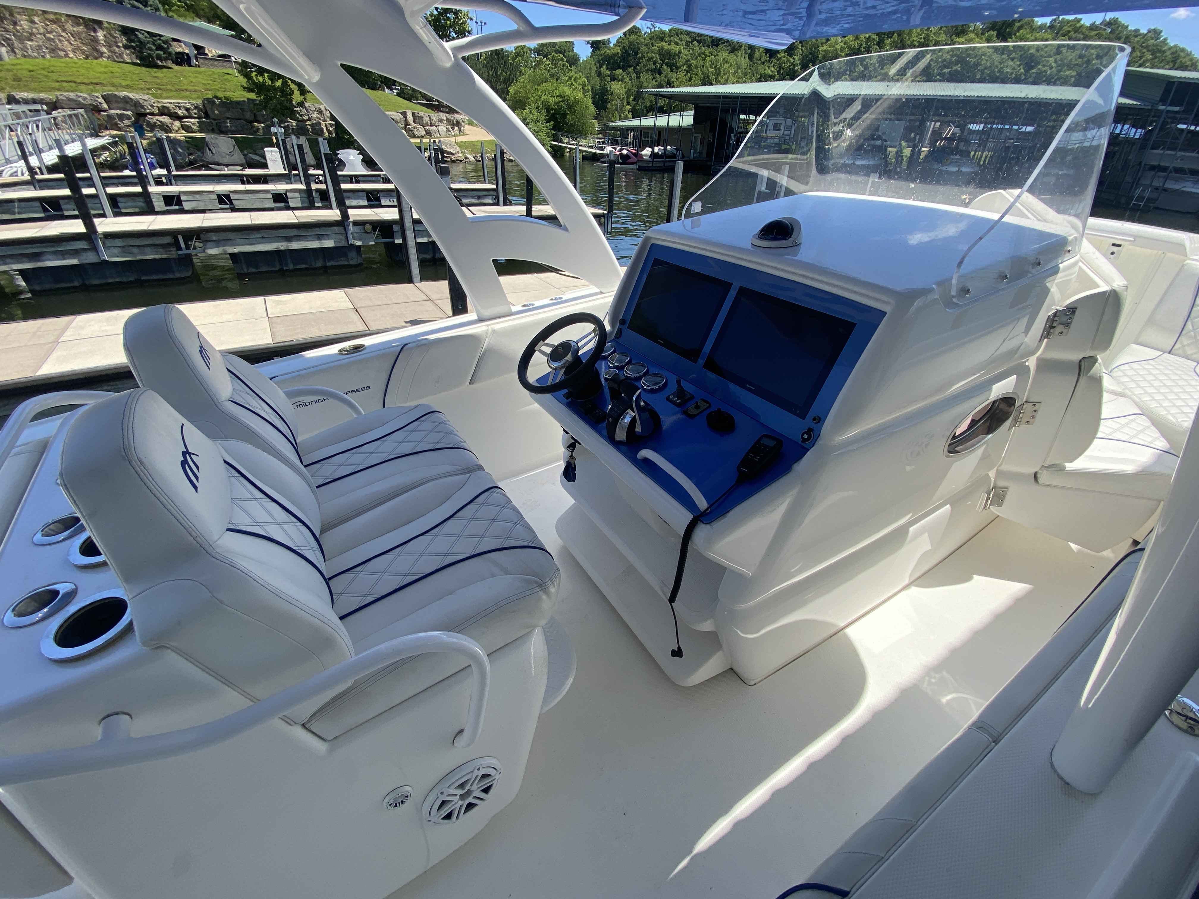 2017 Midnight Express 39 Cuddy  - Image 32