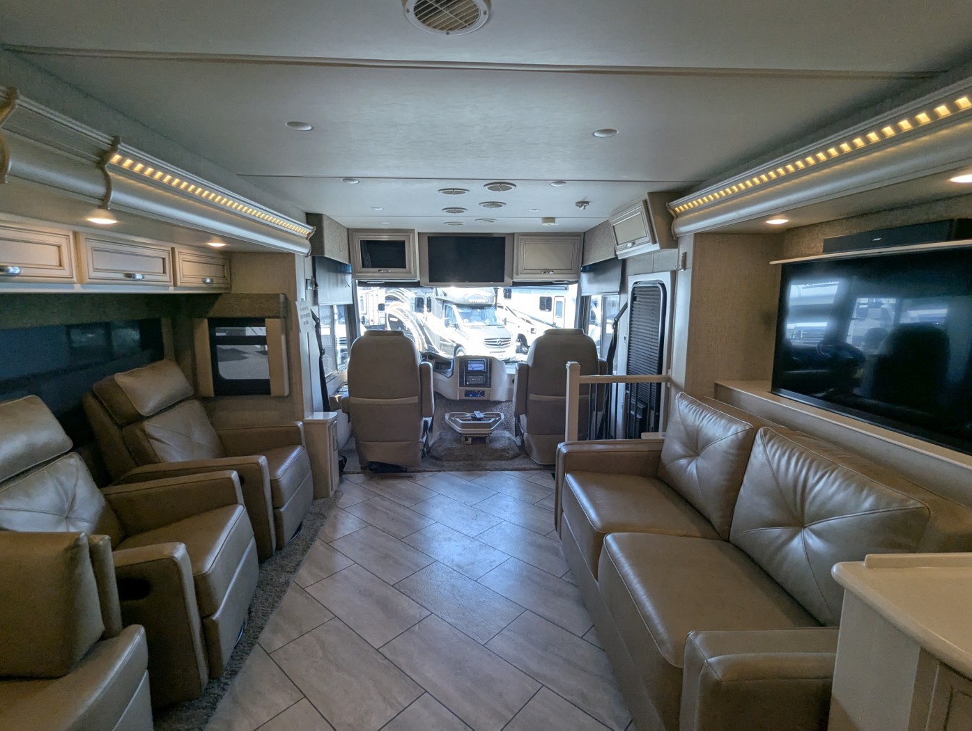 2021 Newmar Bay Star 3626 - Image 48