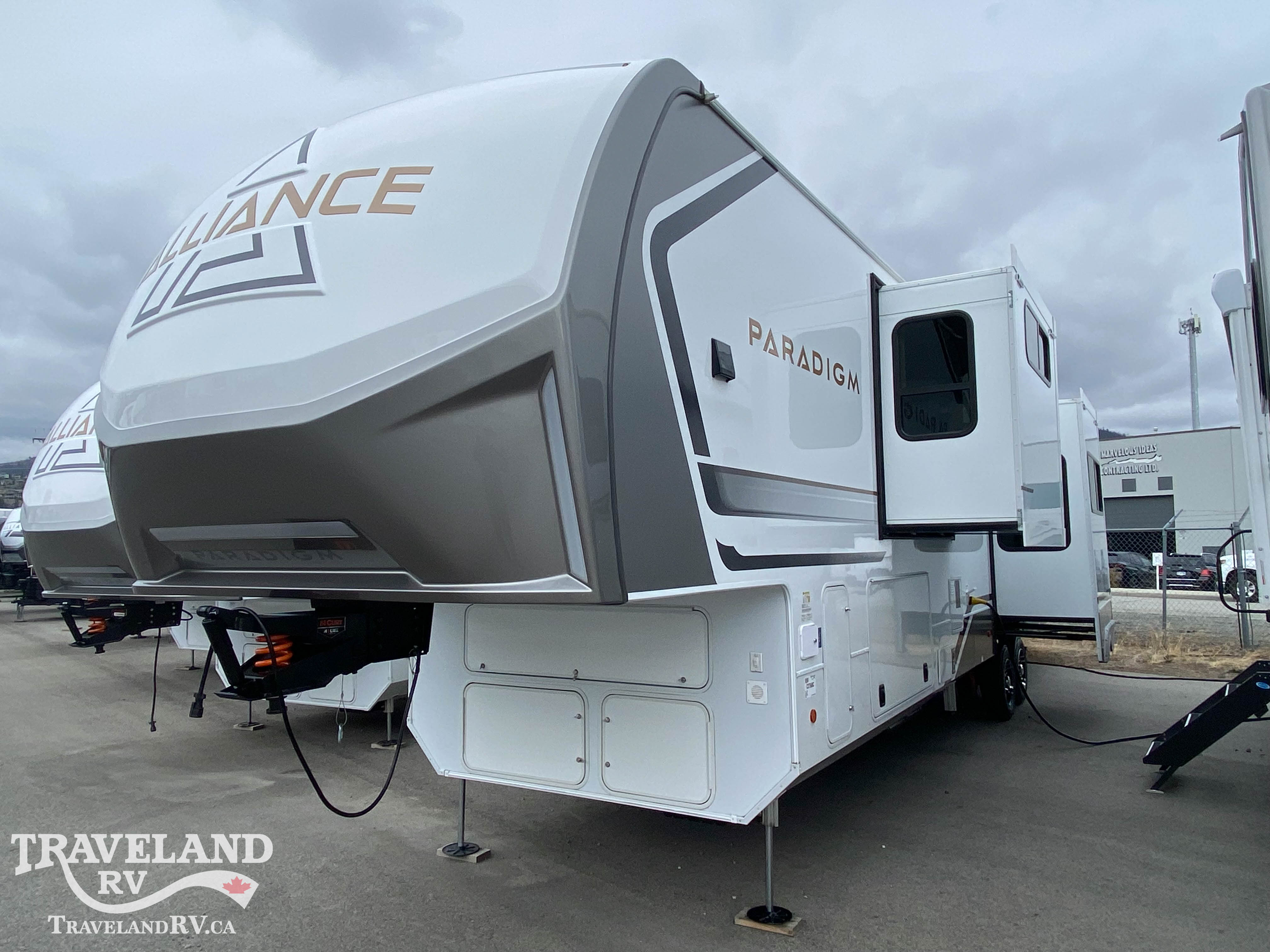 2025 Alliance RV Paradigm 382RK - Image 6