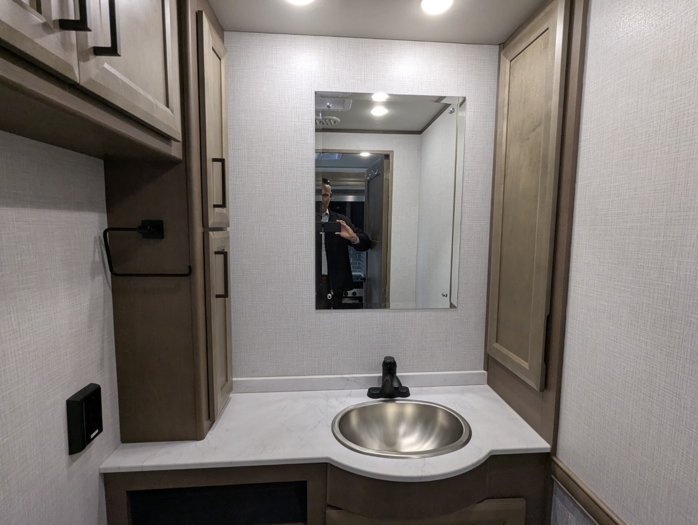 2026 Holiday Rambler Invicta 33HB - Image 20