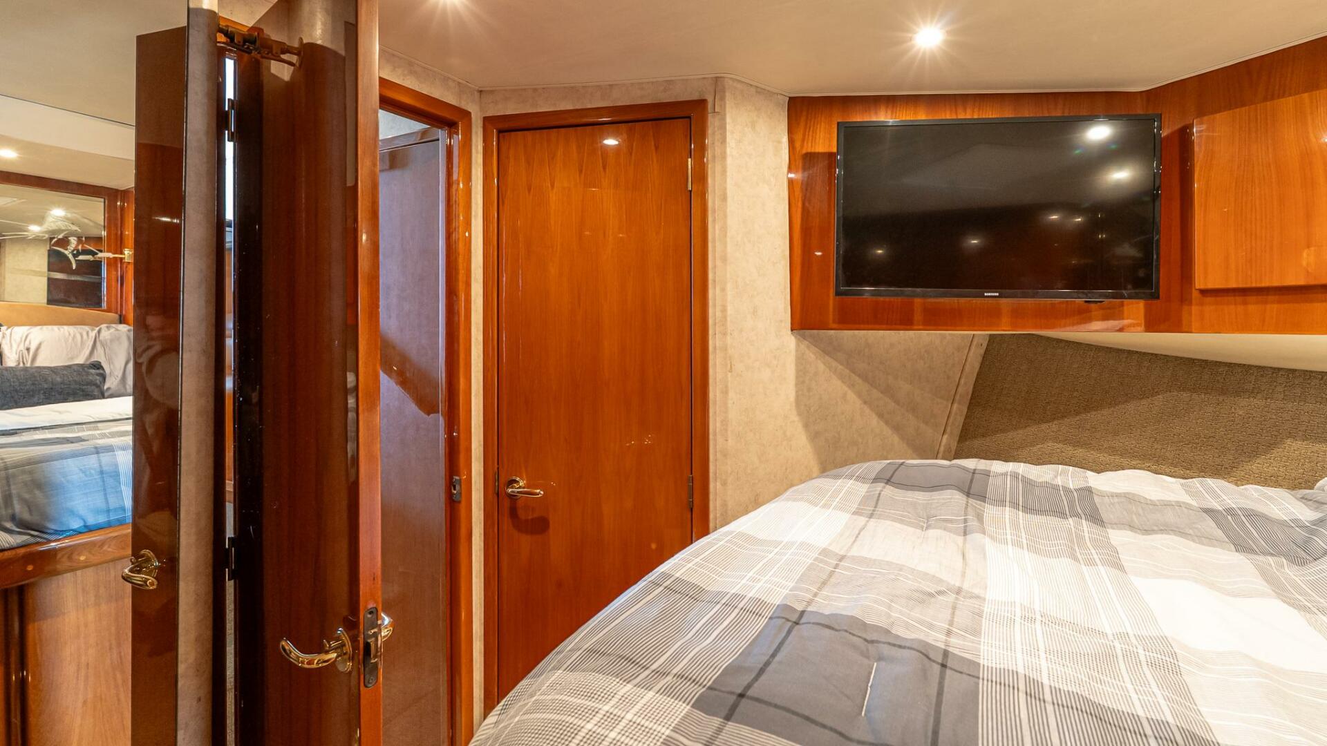 2003 Egg Harbor 42 Convertible - Image 21
