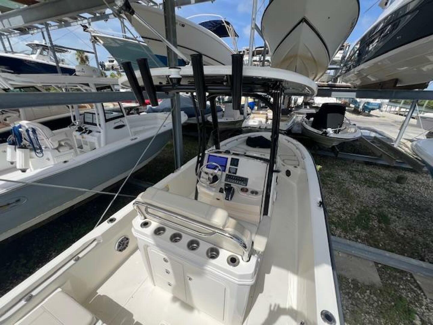 2023 Boston Whaler 250 DAUNTLESS Base - Image 33