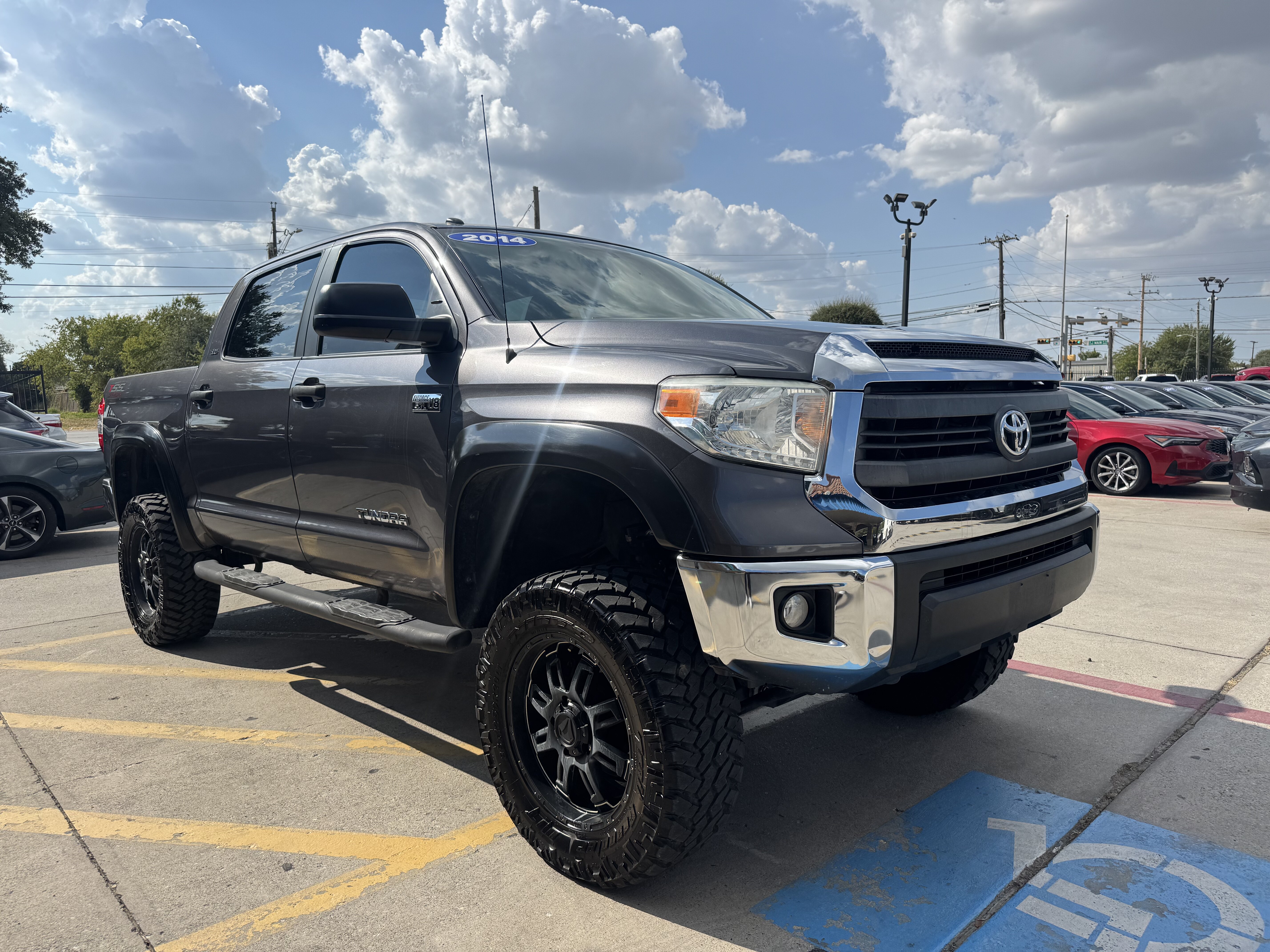 2014 Toyota Tundra CrewMax SR5 4WD 5.7L V8 - Image 4