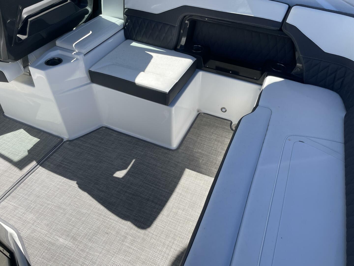 2019 Monterey 328SS - Image 16