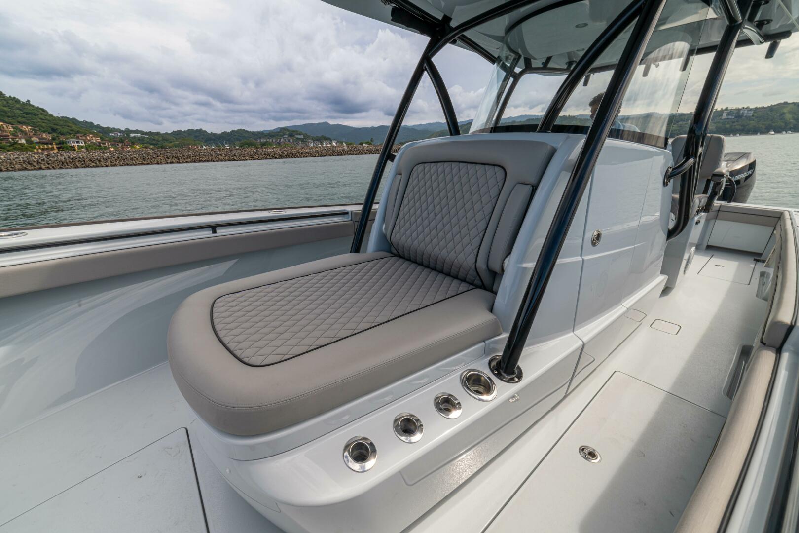 2024 Valhalla Boatworks V-33 - Image 9