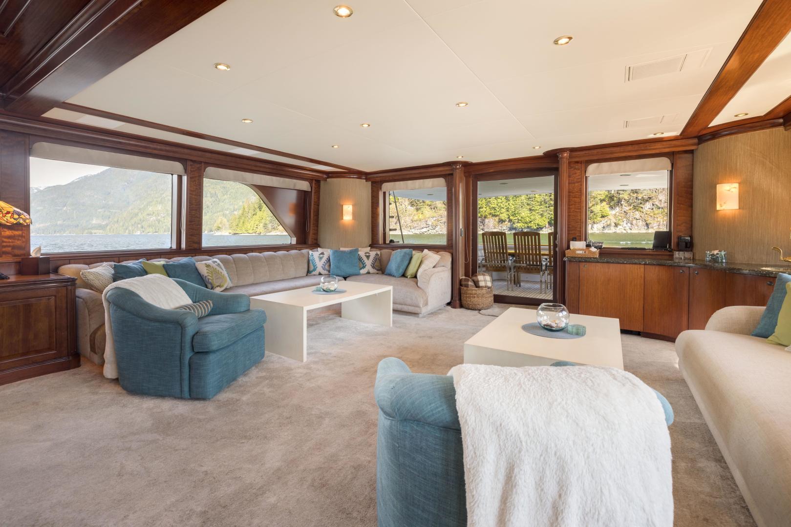 2000 Crescent - Image 4