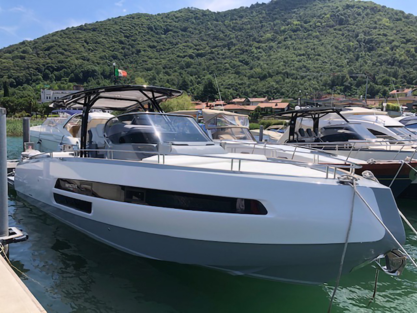 2018 Invictus 370 GT - Image 3