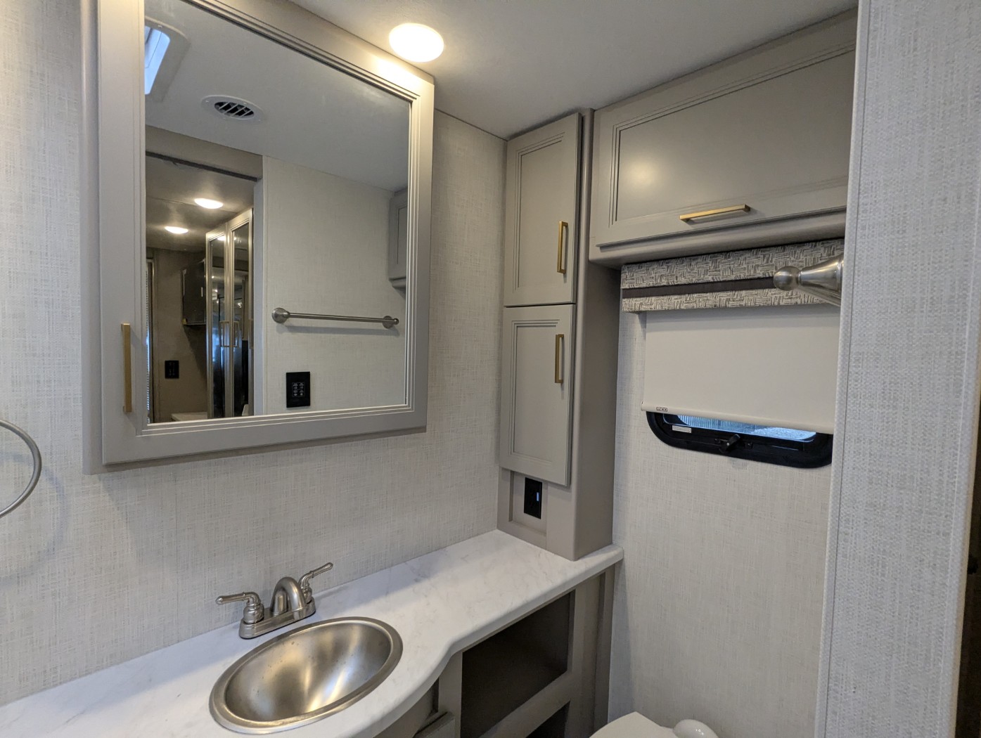 2026 Thor Motor Coach Windsport 35G - Image 21