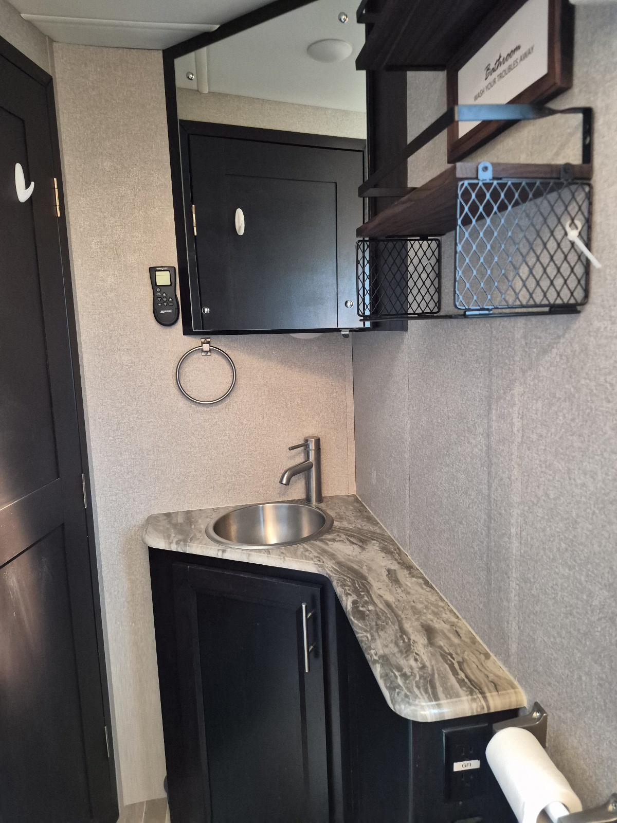 2018 DYNAMAX ISATA 5 30FWD - Image 14