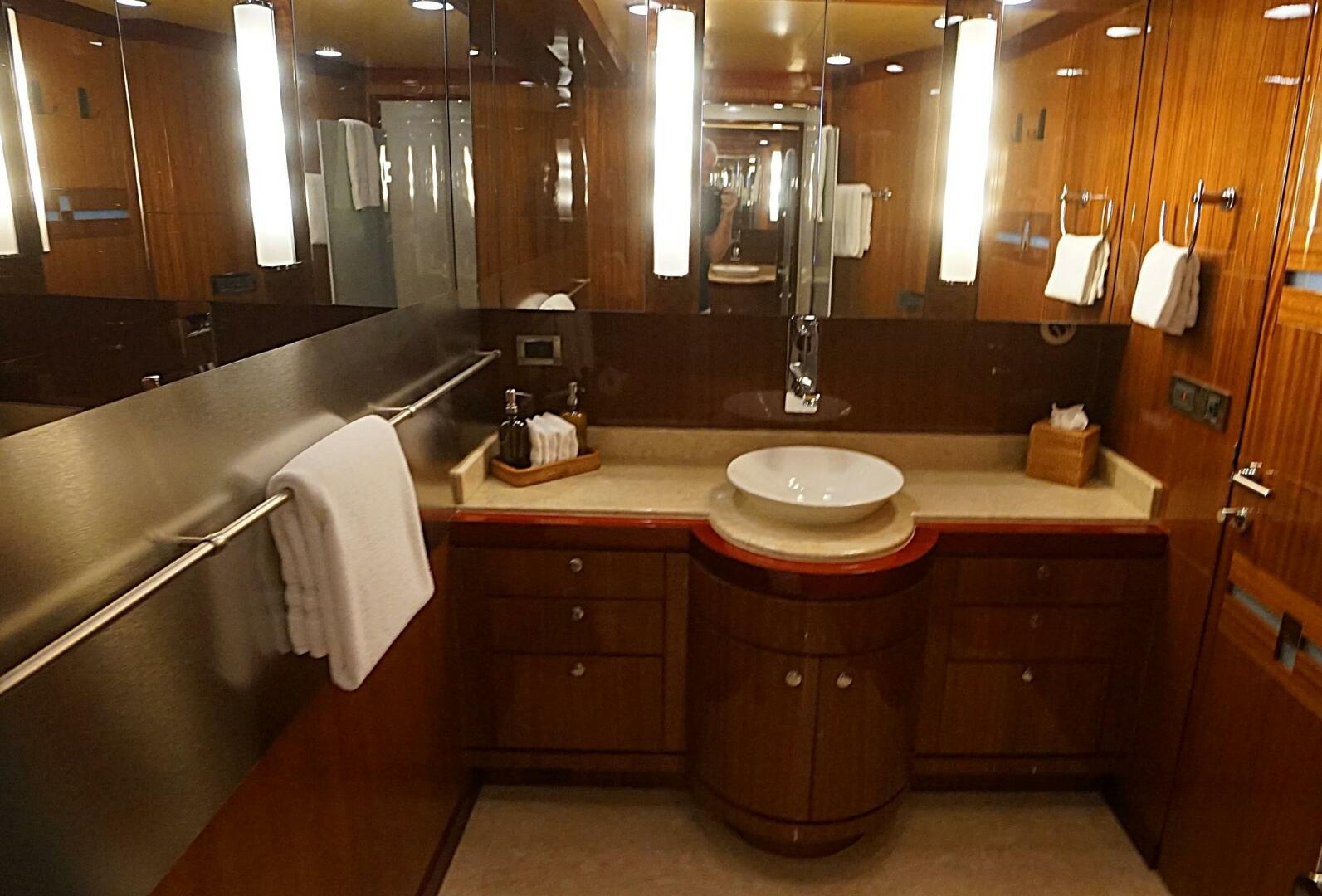 2008 Ocean Alexander 100 Skylounge Megayacht - Image 14