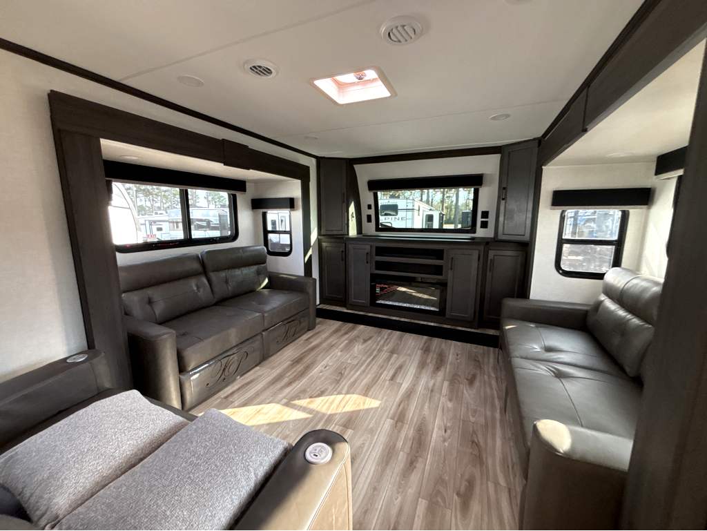 2026 VENTURE RV SPORTTREK 365VFL - Image 17