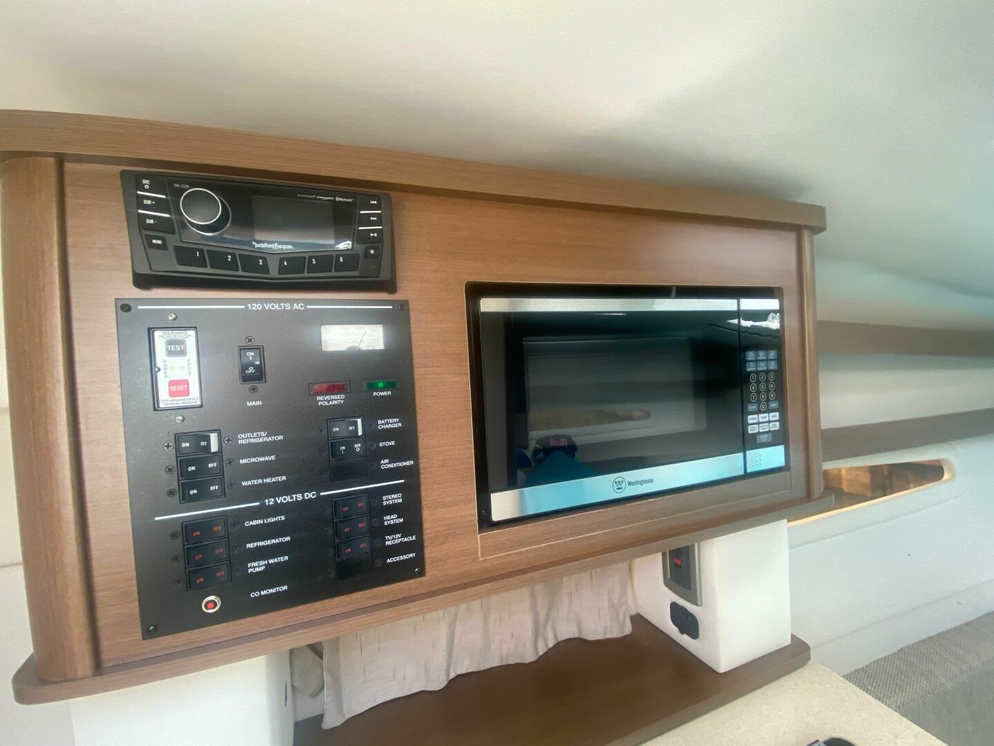 2018 Sea Ray 260 Sundancer - Image 28