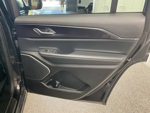 2022 Jeep Grand Cherokee L Utility 4D Laredo 4WD - Image 23