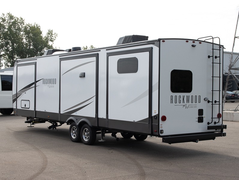 2025 Forest River Rockwood Signature Ultra Lite 8336BH - Image 3