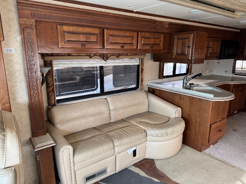 2004 Monaco Executive 40PBT - Image 9